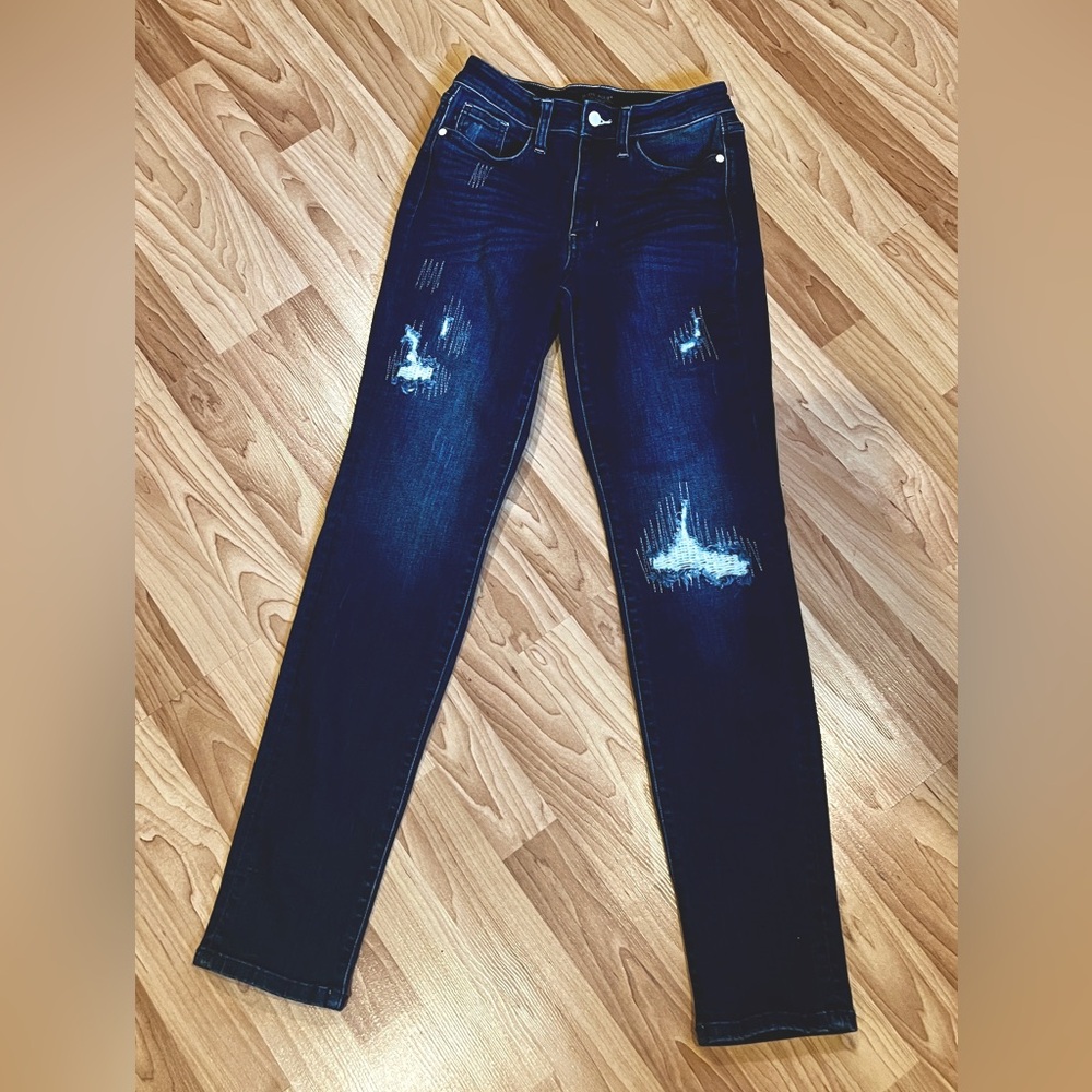 NWOT Judy Blue Distressed Stretch Jeans size “3/26” but fits like a size 6!!!